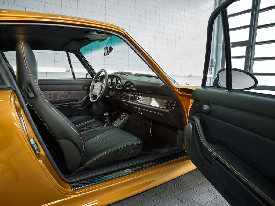 Интерьер Porsche 911 Turbo Classic Series (993) 2018 года  (фото 3 из 60)